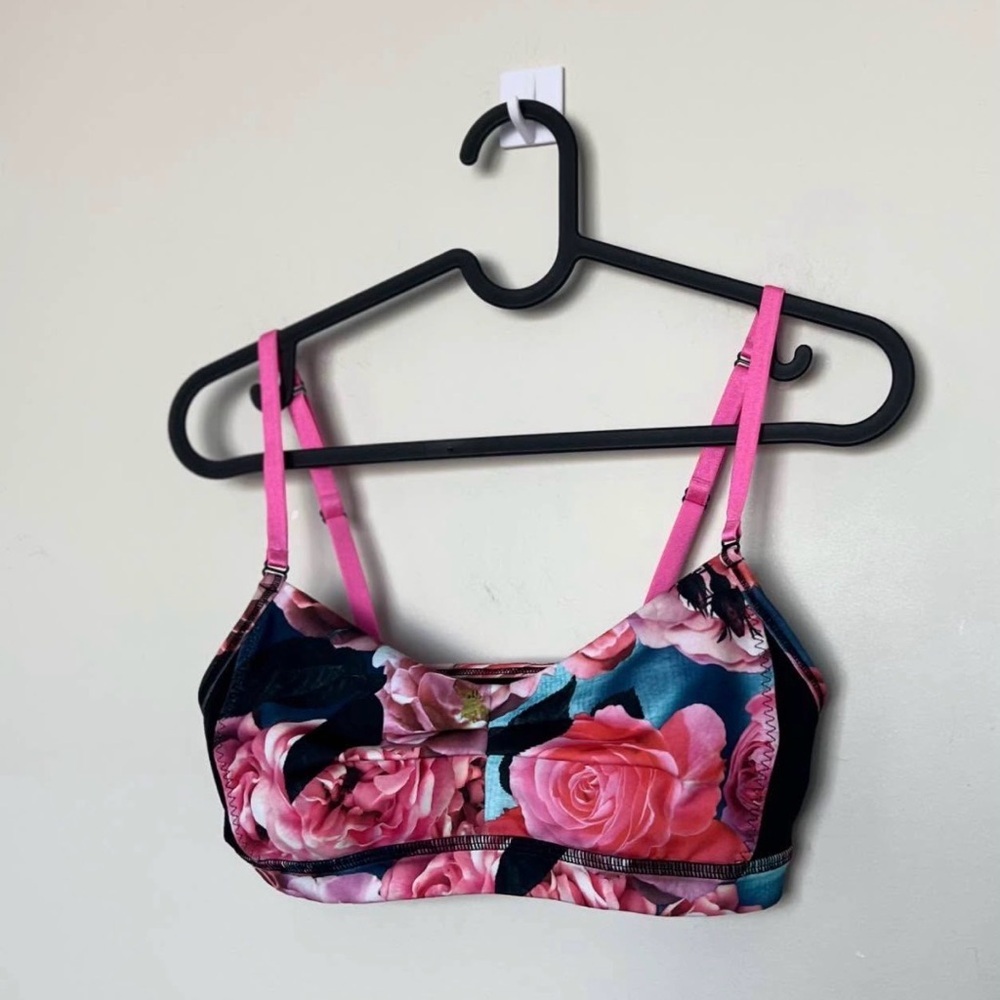 Lululemon secret garden top. Size 4